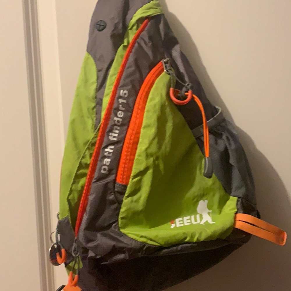 Seeu path finder sling bag.